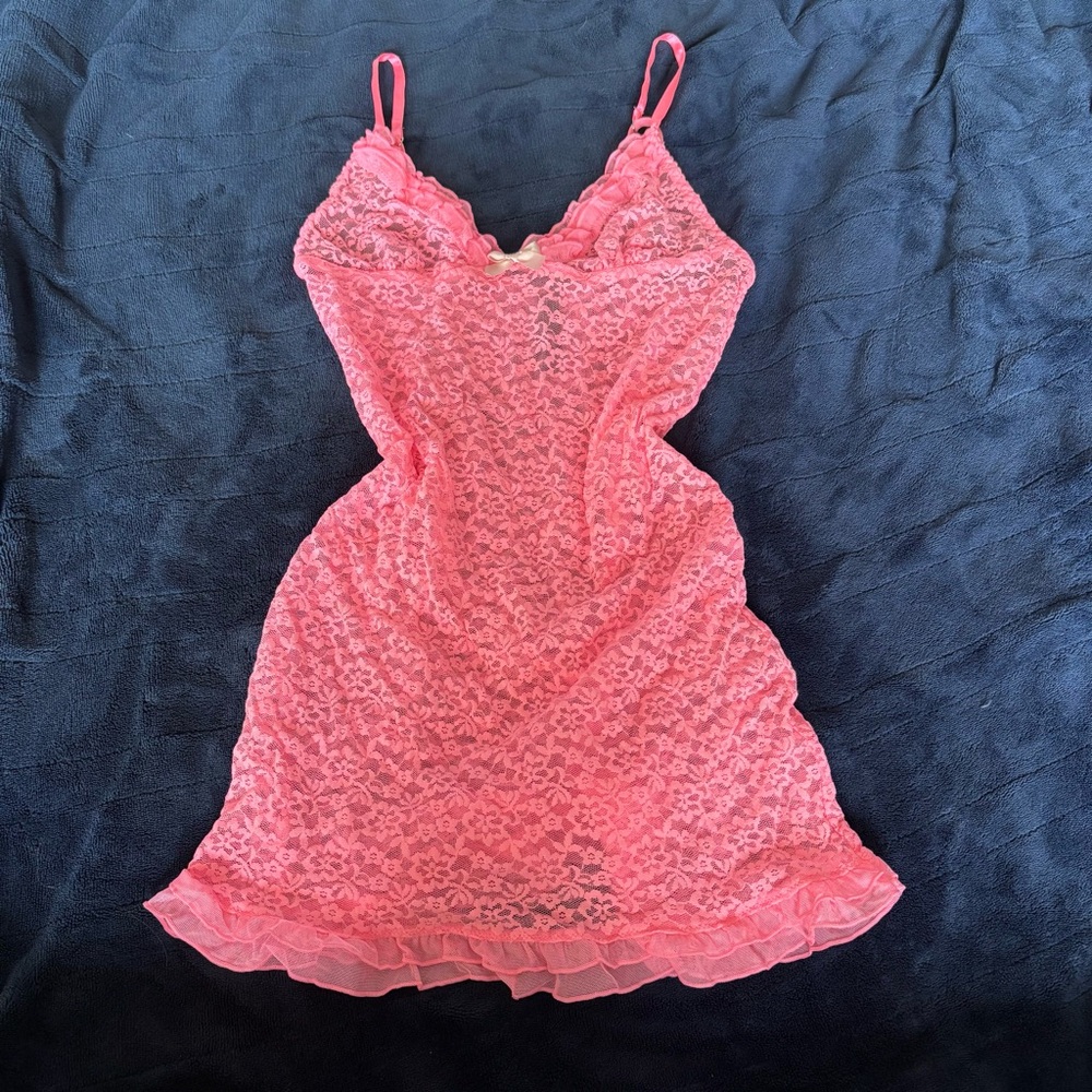 Elegant Pink Lace Chemise